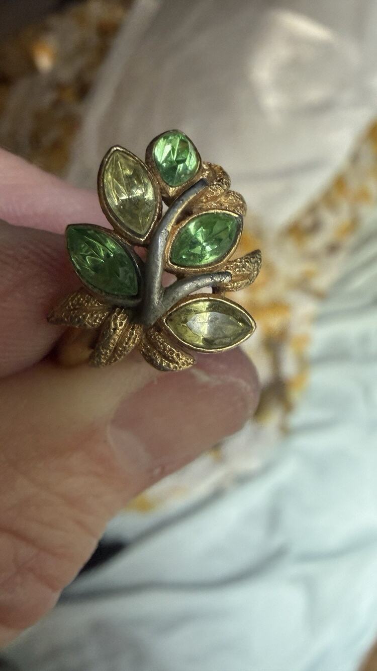Vintage 1974 Avon Uranium Glass Green Leaf Ring Size 7 Adjustable